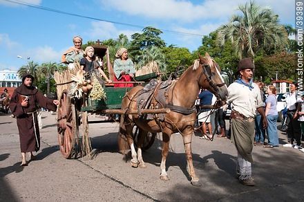 Carro con imagen de la Virgen - Departamento de Tacuarembó - URUGUAY. Foto No. 39389