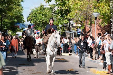 Artigas en su caballo blanco - Departamento de Tacuarembó - URUGUAY. Foto No. 39299