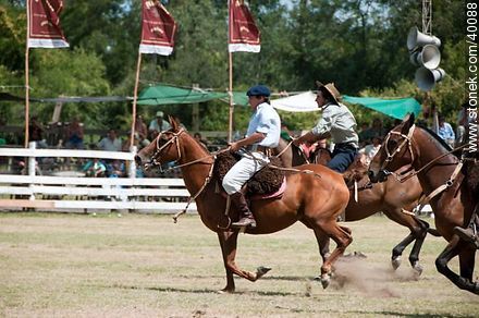 Bride's horse race.  - Tacuarembo - URUGUAY. Photo #40088