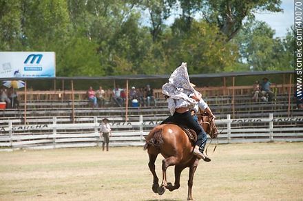 Bride's horse race.  - Tacuarembo - URUGUAY. Photo #40070