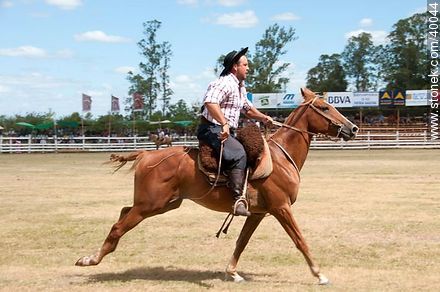 Ability to master the horse. - Tacuarembo - URUGUAY. Photo #40044