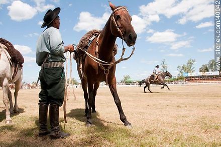 Peasant and his horse - Tacuarembo - URUGUAY. Photo #40042