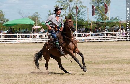 Ability to master the horse. - Tacuarembo - URUGUAY. Photo #40023