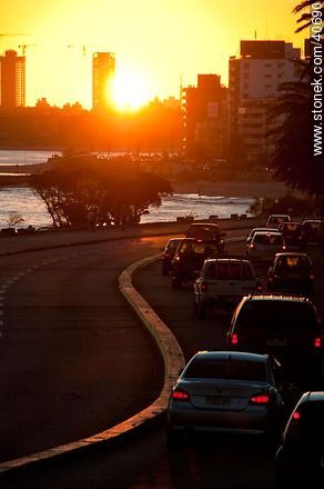 Sunset on the Rambla O'Higgins - Department of Montevideo - URUGUAY. Photo #40690