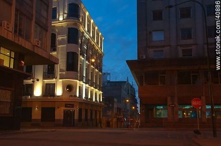 Rincón and Ituzaingó streets - Department of Montevideo - URUGUAY. Photo #40886
