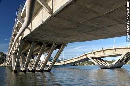 Puentes ondulante Leonel Viera sobre el arroyo Maldonado - Punta del Este y balnearios cercanos - URUGUAY. Foto No. 41000