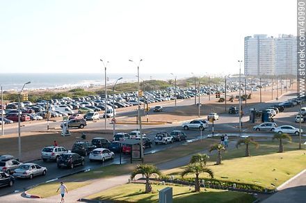 Parada 8 at Brava beach plenty of cars. - Punta del Este and its near resorts - URUGUAY. Photo #40990