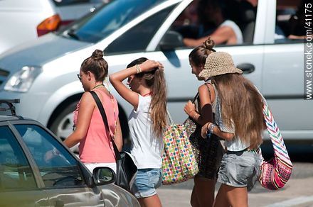 Girls going to beach - Punta del Este and its near resorts - URUGUAY. Photo #41175
