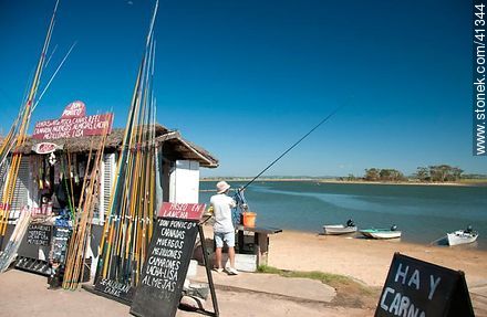 Puestos de venta y alquiler de artículos de pesca. Pescador. - Punta del Este y balnearios cercanos - URUGUAY. Foto No. 41344