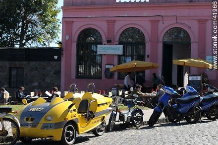 Alquiler de vehículos. Calle Real. - Departamento de Colonia - URUGUAY. Foto No. 41966