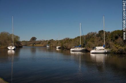Puerto de yates en el Riachuelo - Departamento de Colonia - URUGUAY. Foto No. 41942