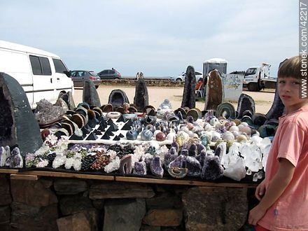 Sell ​​semi-precious stones at the end of Punta Ballena - Punta del Este and its near resorts - URUGUAY. Photo #42217
