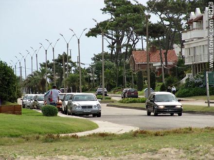 Avenida Chiverta. - Punta del Este y balnearios cercanos - URUGUAY. Foto No. 42178