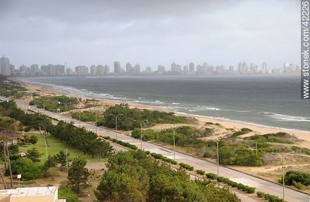 Playa Mansa en un día tormentoso - Punta del Este y balnearios cercanos - URUGUAY. Foto No. 42226