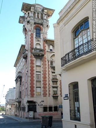 Esquina de Cerrito y Bartolomé Mitre - Departamento de Montevideo - URUGUAY. Foto No. 42555