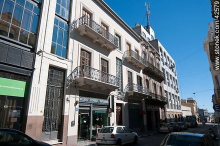 Calle Bartolomé Mitre - Departamento de Montevideo - URUGUAY. Foto No. 42579