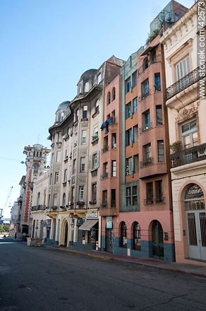 Calle Bartolomé Mitre - Departamento de Montevideo - URUGUAY. Foto No. 42573