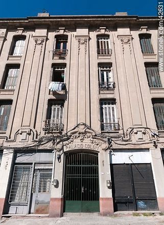 Palacio Colón en la calle Cerrito. - Departamento de Montevideo - URUGUAY. Foto No. 42631