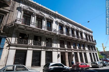 Old building at Misiones street. La Casa de Pedro Figari. - Department of Montevideo - URUGUAY. Photo #42553