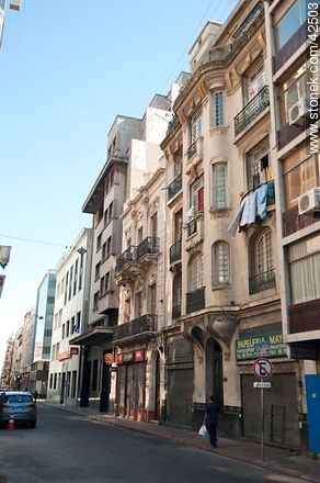 Calle 25 de Mayo. - Departamento de Montevideo - URUGUAY. Foto No. 42503