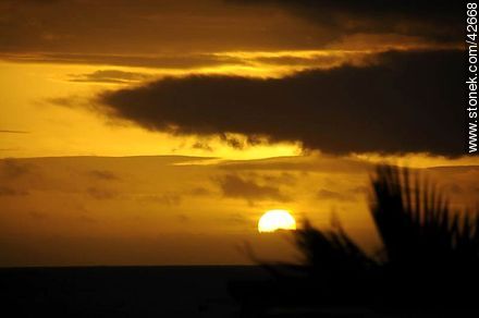 Sunset behind the clouds. - Department of Maldonado - URUGUAY. Photo #42668