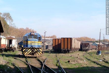 Shunting locomotive beach - Department of Montevideo - URUGUAY. Photo #43102