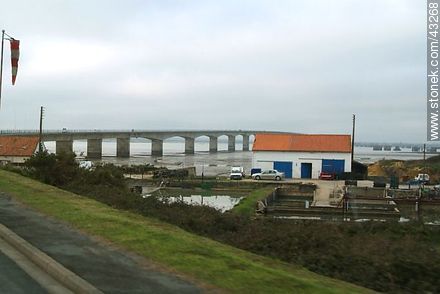 Carrefour de Jean Moulin.  Bridge to the island Oleron. - Region of Poitou-Charentes - FRANCE. Photo #43268