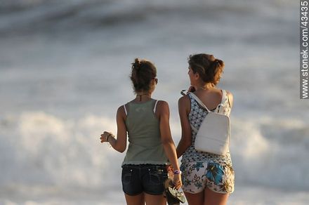 Girlfriends at the beach - Department of Maldonado - URUGUAY. Photo #43435
