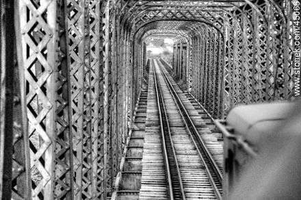 Puente ferroviario sobre el río Santa Lucía. -  - IMÁGENES VARIAS. Foto No. 45066
