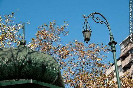 Kiosk dome and old lantern. - Department of Montevideo - URUGUAY. Photo #45231