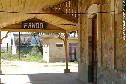 Estación de trenes de Pando - Departamento de Canelones - URUGUAY. Foto No. 45704