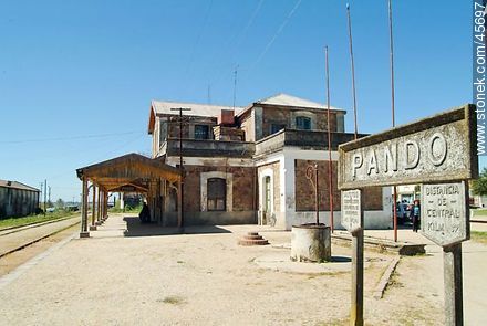 Estación de trenes de Pando - Departamento de Canelones - URUGUAY. Foto No. 45697
