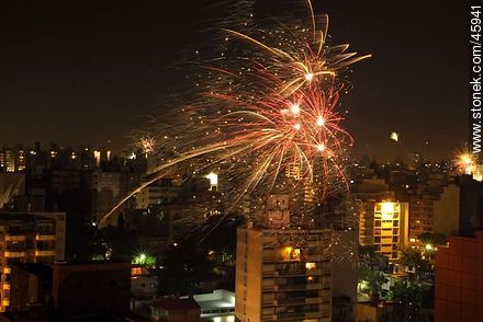 Fireworks over the city of Montevideo - Department of Montevideo - URUGUAY. Photo #45941