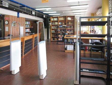 Library of the Faculty of Science - Department of Montevideo - URUGUAY. Photo #45855