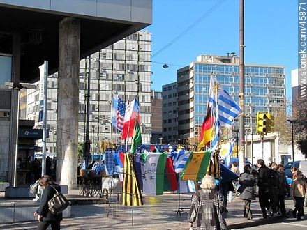 Banderas de todos los países - Departamento de Montevideo - URUGUAY. Foto No. 45871