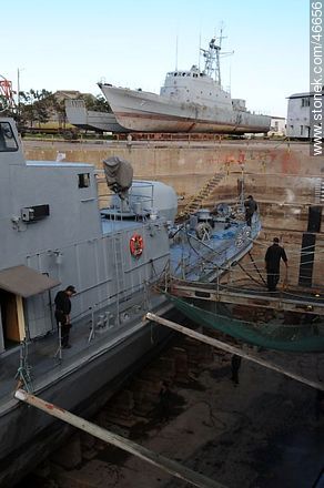Ship in dry dock for repair and maintenance - Department of Montevideo - URUGUAY. Photo #46656