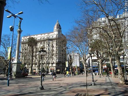Plaza Cagancha - Department of Montevideo - URUGUAY. Photo #47282