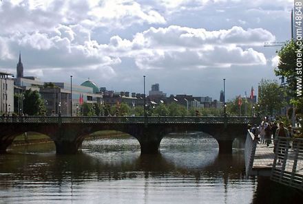 Bridge over the River Liffey - Ireland - BRITISH ISLANDS. Photo #48648