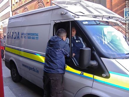 Police car - Ireland - BRITISH ISLANDS. Photo #48639