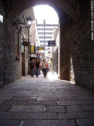 Pedestrian walkway - Ireland - BRITISH ISLANDS. Photo #48625
