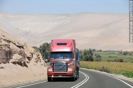 Bolivian truck on Route 11 to the sea .. - Chile - Others in SOUTH AMERICA. Photo #50528