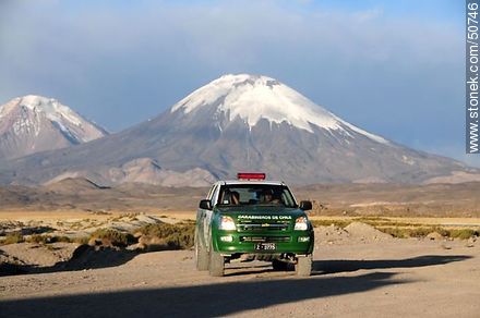 Police van in front of Retén Chucuyo Parinacota volcano. - Chile - Others in SOUTH AMERICA. Photo #50746