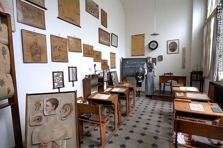Recreación de un antiguo salón de clases escolar - Departamento de Montevideo - URUGUAY. Foto No. 51114