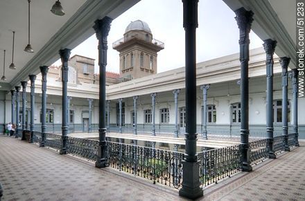 Corredores del segundo piso del IAVA y la torre del observatorio astronómico. - Departamento de Montevideo - URUGUAY. Foto No. 51233