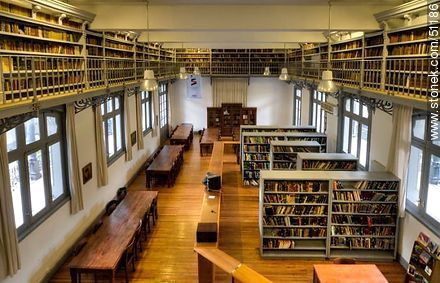 Biblioteca del IAVA. Sala de lectura. - Departamento de Montevideo - URUGUAY. Foto No. 51186