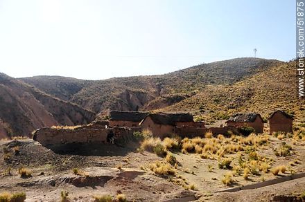 Viviendas de ladrillo de arcilla y techo vegetal - Bolivia - Otros AMÉRICA del SUR. Foto No. 51875