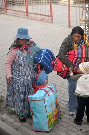 El Alto. Mothers with their children. - Bolivia - Others in SOUTH AMERICA. Photo #52029