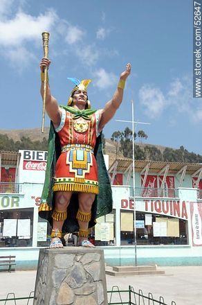 San Pedro de Tiquina. Statue of Inca Manco Kapac. - Bolivia - Others in SOUTH AMERICA. Photo #52647