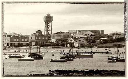 Old photo of the Port of Punta del Este, the water tower in the Plaza Artigas. - Punta del Este and its near resorts - URUGUAY. Photo #52968