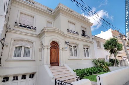 Casas de la calle Guayaquí y Monseñor Tamburini - Departamento de Montevideo - URUGUAY. Foto No. 53886